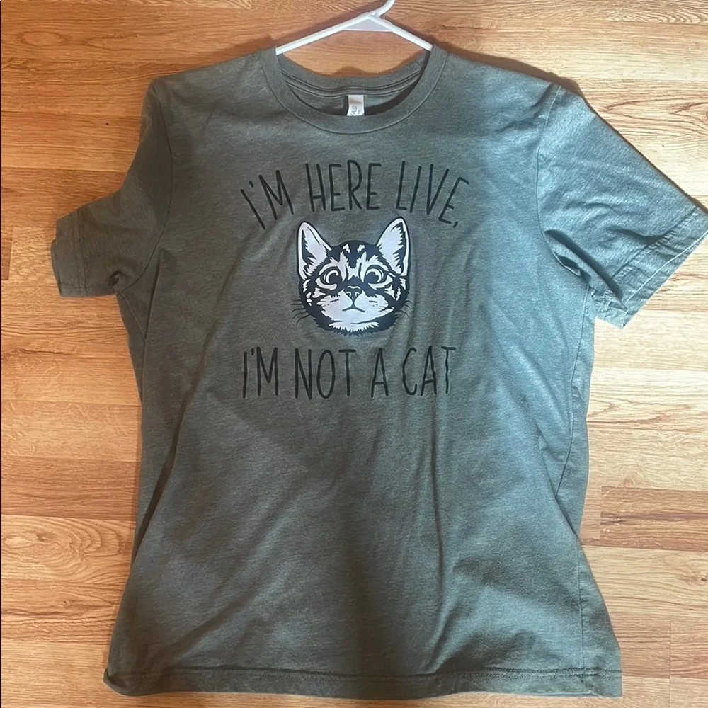 Gray Cat Graphic T-Shirt